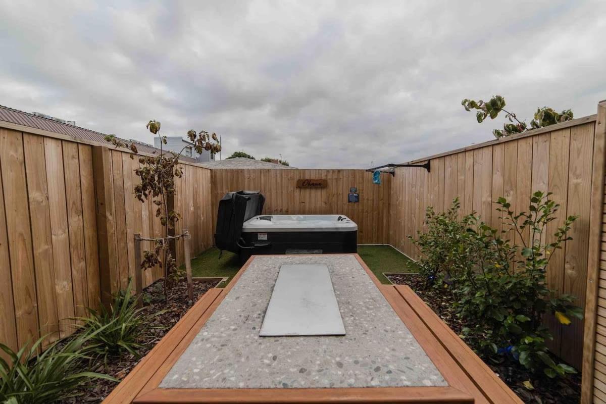 Stones Throw From The Stadium & Hot Tub كريستتشيرش المظهر الخارجي الصورة