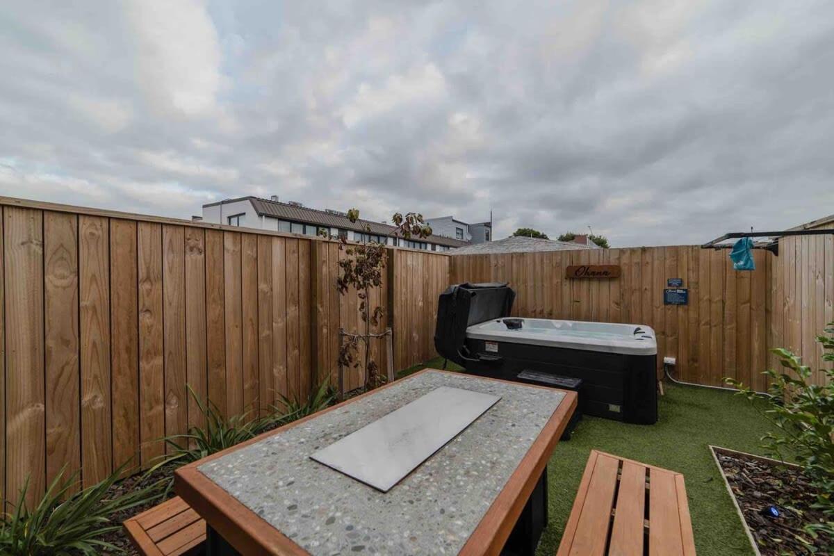 Stones Throw From The Stadium & Hot Tub كريستتشيرش المظهر الخارجي الصورة